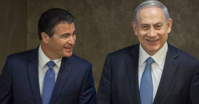 Giám đốc Mossad Yossi Cohen và Thủ tướng Israel Benjamin Netanyahu (phải). Ảnh: EA WORLD VIEW