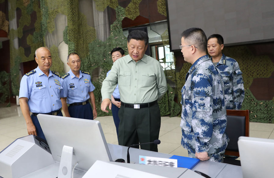 Ông Tập Cận Bình trong một chuyến thăm lực lượng không quân Trung Quốc vào năm 2019.