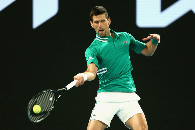 Djokovic vượt qua chấn thương tiến vào vòng 4 Australian Open