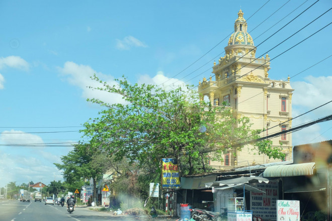 Gần đó là căn biệt thự của con trai Thiện "Soi"