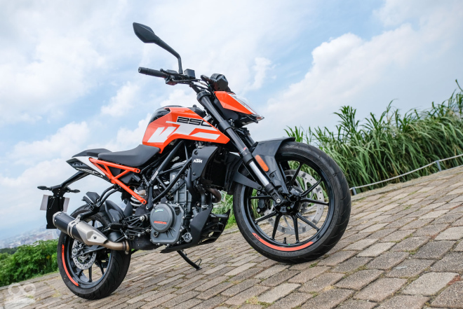 2020 KTM 250 Duke.