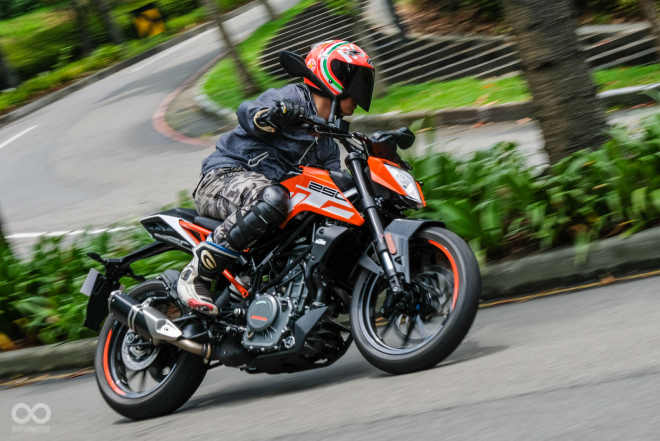 Cận cảnh KTM 250 Duke: Cỗ máy hạng nhẹ hút hồn dân tập chơi - 13