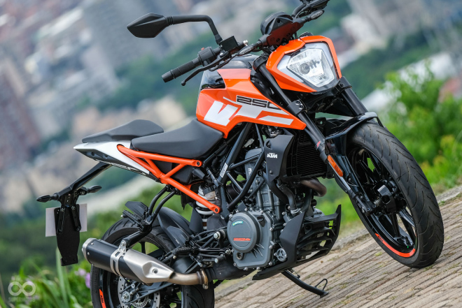 Cận cảnh KTM 250 Duke: Cỗ máy hạng nhẹ hút hồn dân tập chơi - 14