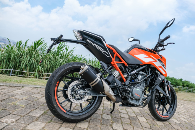 Cận cảnh KTM 250 Duke: Cỗ máy hạng nhẹ hút hồn dân tập chơi - 15