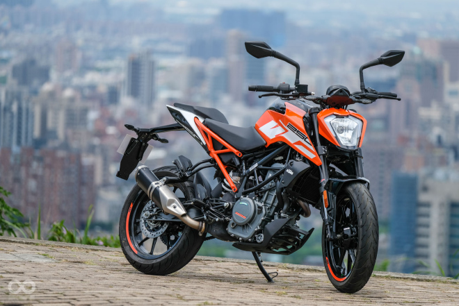 Cận cảnh KTM 250 Duke: Cỗ máy hạng nhẹ hút hồn dân tập chơi - 7