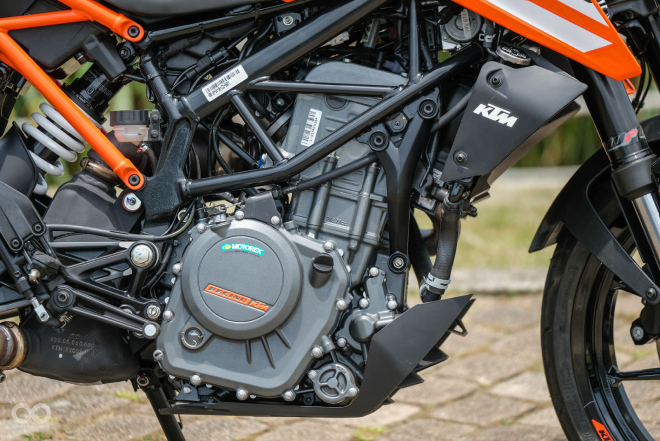 Cận cảnh KTM 250 Duke: Cỗ máy hạng nhẹ hút hồn dân tập chơi - 8