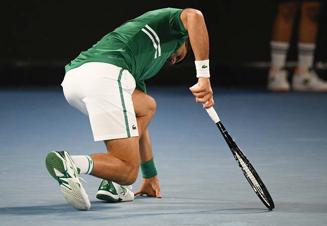 Djokovic bị rách cơ bụng và có nguy cơ phải bỏ cuộc