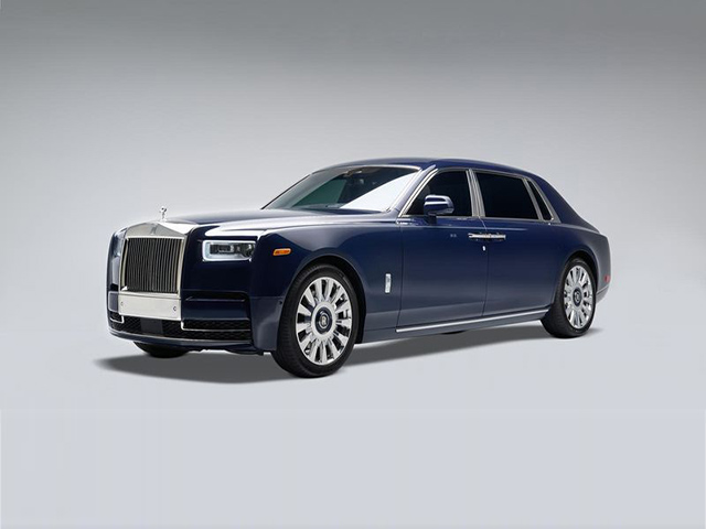 Rolls-Royce đã đợi 1 cái cây tự đổ để dùng gỗ làm nội thất cho chiếc Phantom đặc biệt này