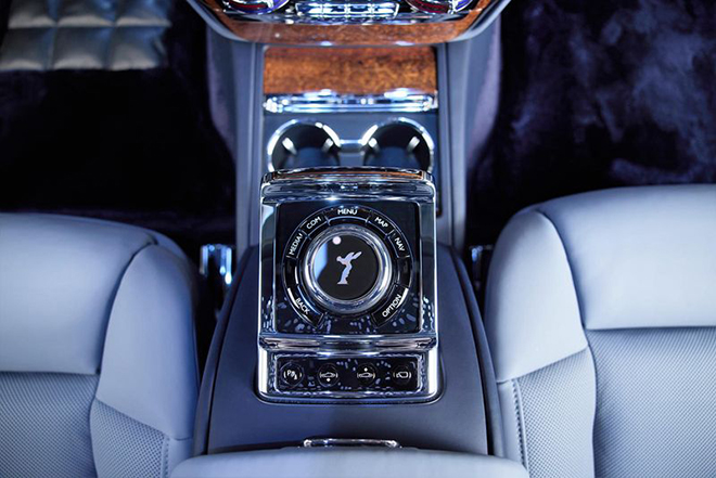 Rolls-Royce đã đợi 1 cái cây tự đổ để dùng gỗ làm nội thất cho chiếc Phantom đặc biệt này - 10