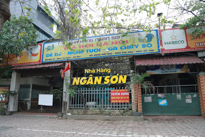 Một nhà hàng ăn tại Hà Nội đóng cửa để phòng dịch COVID-19.