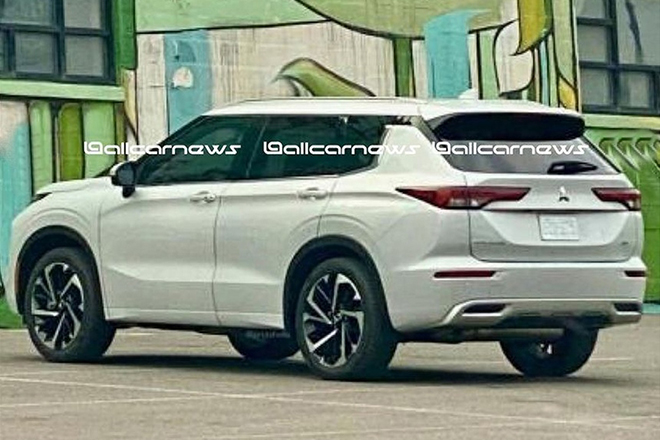 Lô xe Mitsubishi Outlander 2022 được bắt gặp trên đường vận chuyển về đại lý - 5