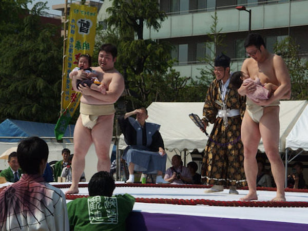 Lễ hội Naki Sumo.