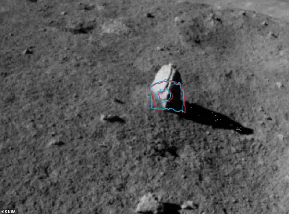 Tàu thám hiểm Trung Quốc phát hiện khối đá bí ẩn trên Mặt Trăng (ảnh: Daily Mail)