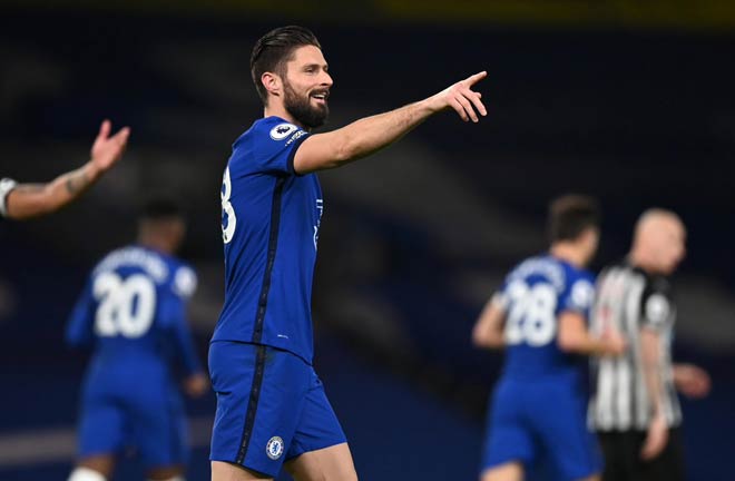 Giroud vào sân thay Abraham gần giữa hiệp 1 và đã giúp Chelsea tạo sự khác biệt trước Newcastle