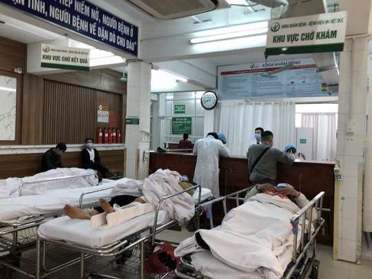 Bệnh nhân cấp cứu tại bệnh viện (Ảnh: NLĐ)
