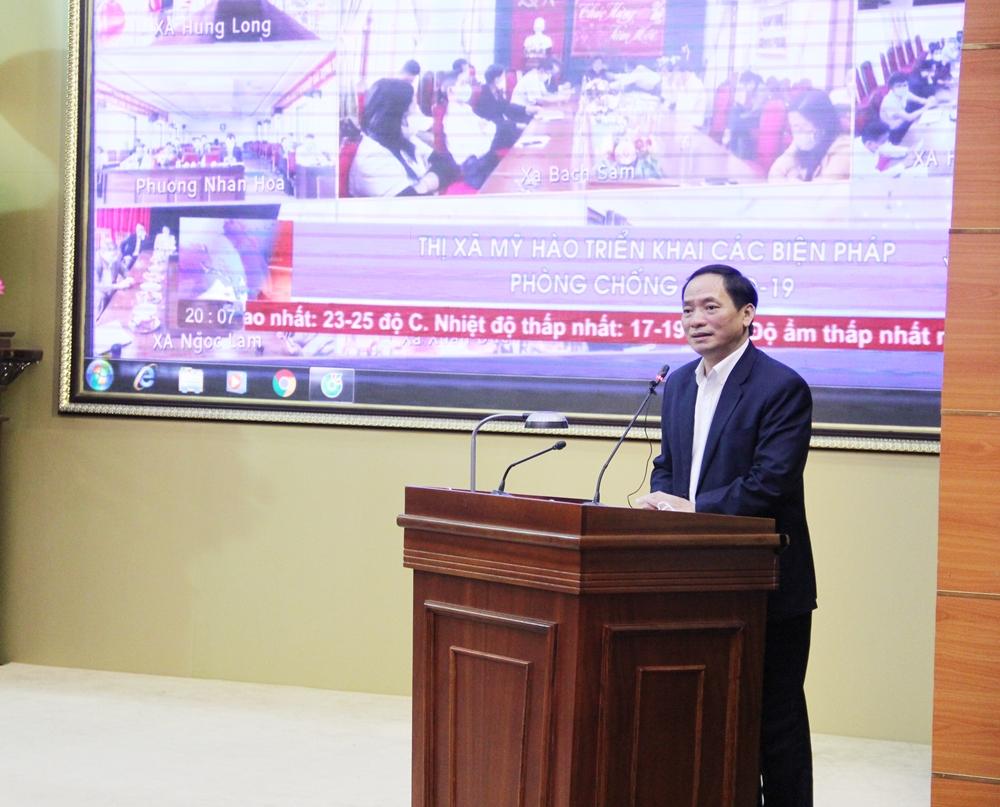 Ông Trần Quốc Văn, Chủ tịch UBND tỉnh Hưng Yên phát biểu tại buổi họp