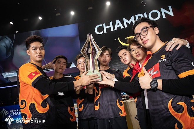 Team Flash là đương kim vô địch Đấu Trường Danh Vọng 3 mùa liên tiếp, trước khi bị&nbsp;Saigon Phantom soán ngôi vào mùa giải năm 2020.