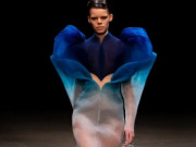 Thời trang - Ngắm lại những cánh bướm xa xỉ trên sàn diễn giấc mơ Iris Van Herpen Couture 2021