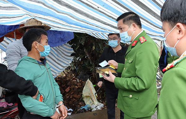 Đại tá Phạm Hải Đăng - Phó Giám đốc Công an tỉnh Lai Châu trực tiếp chỉ đạo công tác điều tra vụ án.