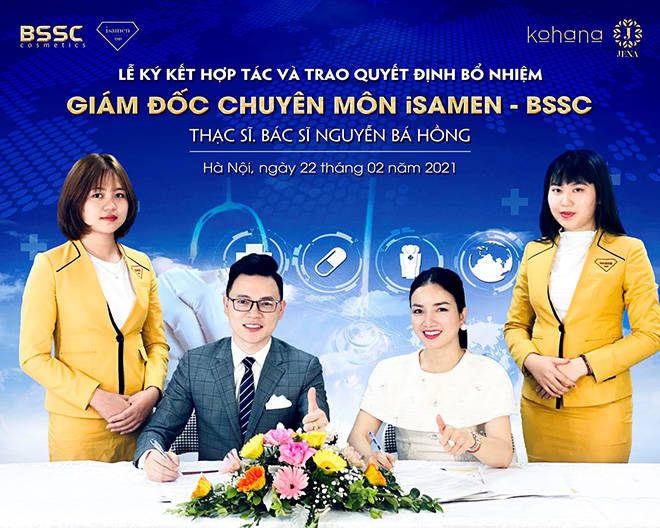 CEO Hiền Nguyễn thực hiện nghi thức ký kết và công bố, trao quyết định bổ nhiệm chức vụ mới cho Thạc sĩ. Bác sĩ Nguyễn Bá Hồng.