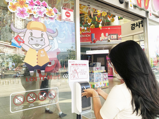 Mua sắm an toàn tại siêu thị Lotte Mart