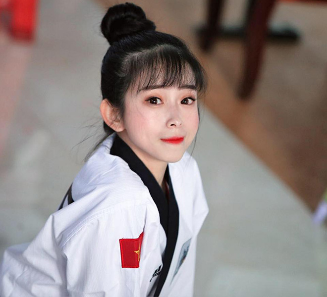 Châu Tuyết Vân là VĐV của đội tuyển quyền Taekwondo quốc gia. Cô là một trong những gương mặt sáng giá nhất của làng&nbsp;Taekwondo nước nhà với 8 HCV thế giới, 5 lần vô địch Châu Á và 4 lần liên tiếp đạt HCV SEA Games.