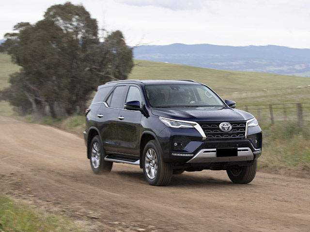 Giá xe Toyota Fortuner lăn bánh tháng 2/2021