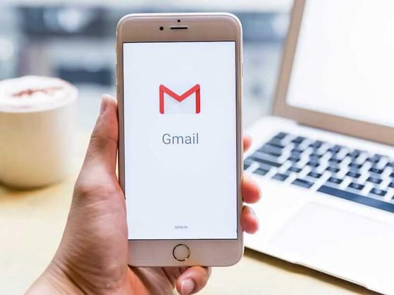 Gmail và YouTube là một trong những ứng dụng đầu tiên được Google cập nhật trên App Store sau 3 tháng. Ảnh: Business Insider