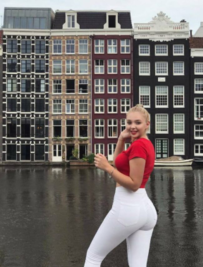 Ngoài thời gian chơi bóng chuyền, cô gái người Hà Lan cũng đam mê tập Gym và chạy bộ. 
