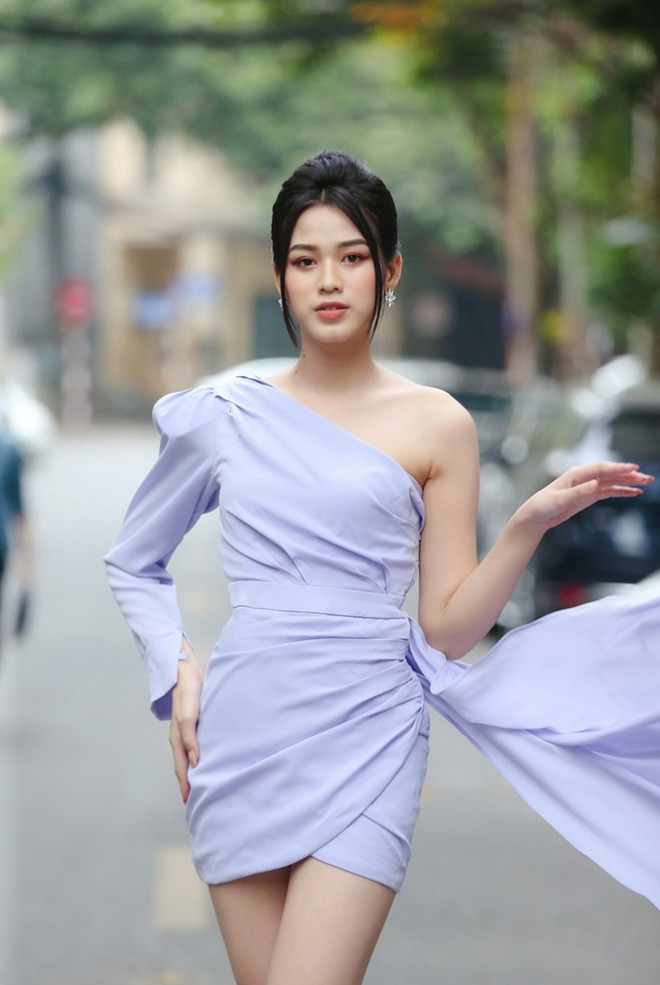 Hoa hậu Đỗ Thị Hà diện váy trễ vai, lấp ló vòng 1 căng đầy gợi cảm - Báo  điện tử VnMedia - Tin nóng Việt Nam và thế giới