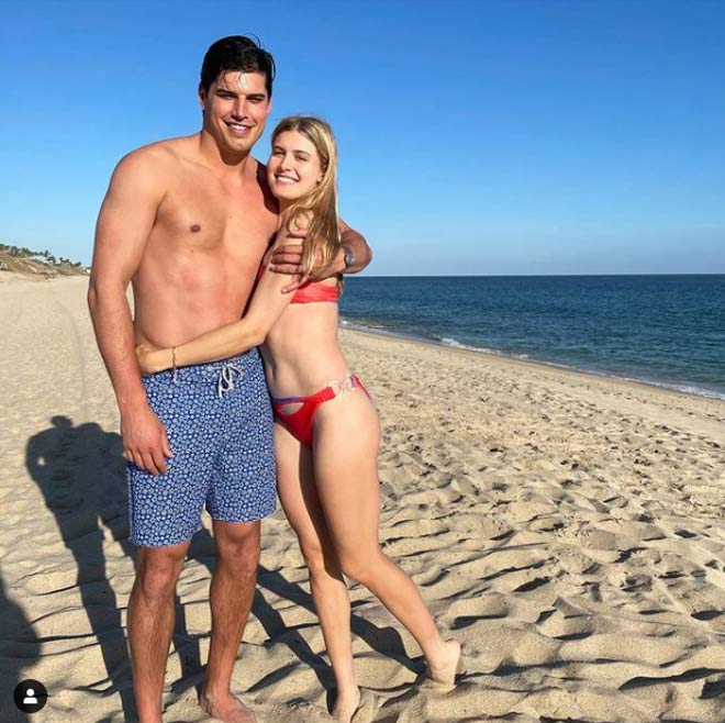 Bouchard diện bikini đỏ quyến rũ tình tứ bên bạn trai mới&nbsp;Mason Rudolph