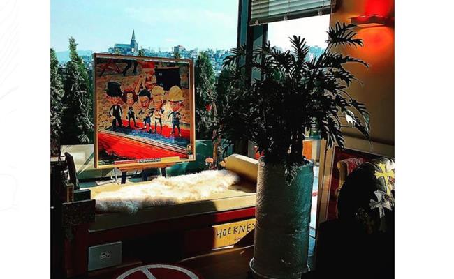 Không ít người nhận xét rằng, penthouse của nam ca sĩ G-Dragon trông như một phòng triển lãm hơn là một căn nhà thông thường. Cũng phải khẳng định một điều rằng, anh chàng rất có gu nghệ thuật đấy!
