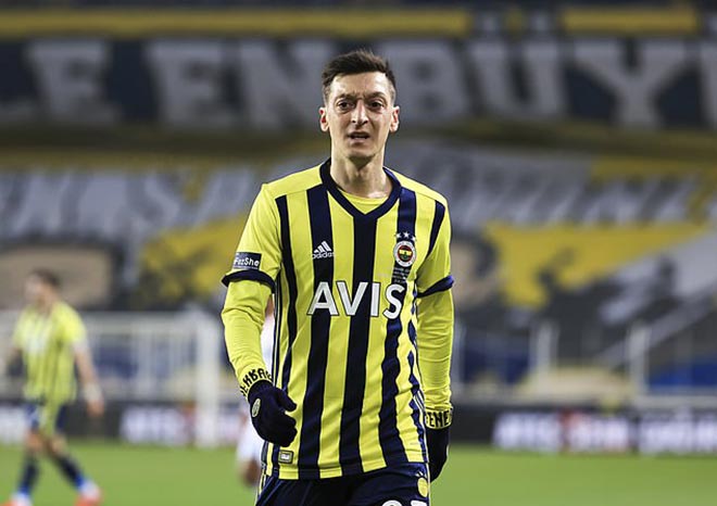 Mesut Ozil vẫn chưa có được khởi đầu như mơ ở Fenerbahce