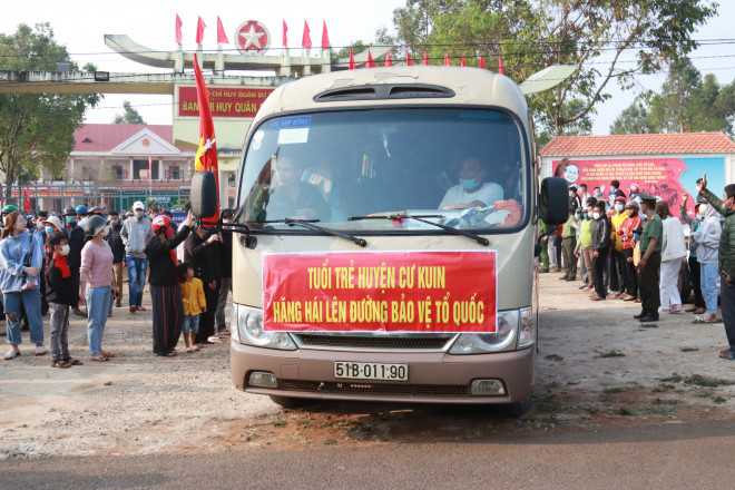 Nữ tân binh: &#34;Nghĩa vụ bảo vệ Tổ quốc không chỉ của riêng nam giới&#34; - 11