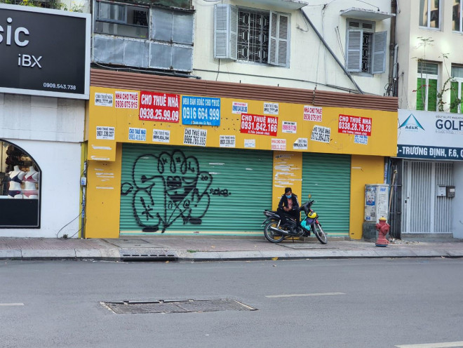 Căn nhà gần góc ngã tư Trương Định - Nguyễn Thị Minh Khai, quận 3 cho thuê với giá 60 triệu đồng/tháng. Môi giới cho biết mức giá này đã giảm khoảng 30% so với trước dịch Covid-19.