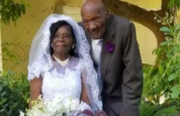 Cô dâu 91 tuổi Evelina chia sẻ rằng bà và ông Calgent đã trở nên gần gũi nhau hơn trong thời gian ốm bệnh vì tuổi già.