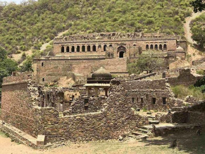 Thành phố bị cho là "ma ám" Bhangarh, Ấn Độ. (Ảnh: lakshmisharath.com)