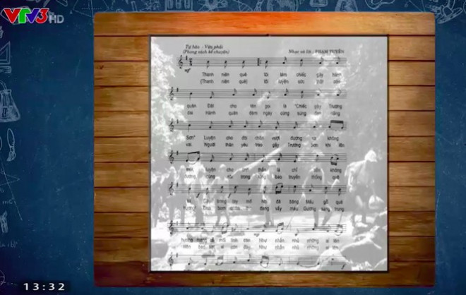 Hình ảnh phần thi Vượt chướng ngại vật là bài hát "Chiếc gậy Trường Sơn" của nhạc sĩ Phạm Tuyên