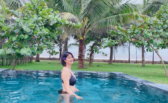 Phạm Thị Kim Huệ từng khiến fan thích thú với bức ảnh mặc bikini bên hồ bơi