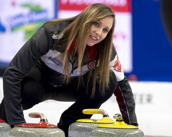 Rachel Homan đang mang thai 8 tháng vẫn xuất sắc cùng đội Ontario lọt vào chung kết giải Curling Vô địch quốc gia Canada