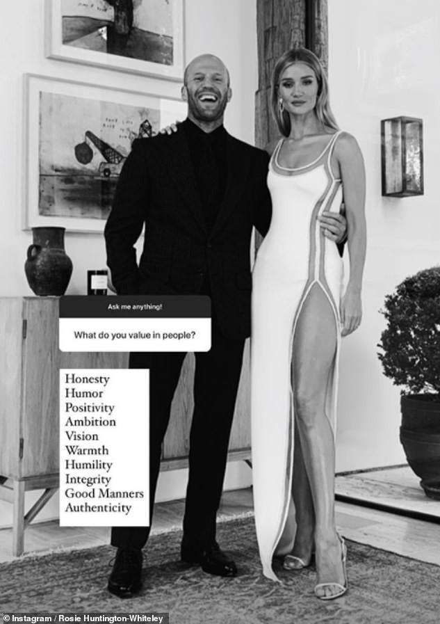 Rosie Huntington-Whiteley đang có cuộc sống viên mãn bên tài tử gạo cội&nbsp;Jason Statham, hơn cô 20 tuổi và con trai chung của cặp đôi - bé Jack sinh năm 2017.&nbsp;