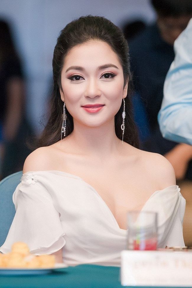 Dù từng lọt top 15&nbsp;trong cuộc thi Miss World,&nbsp;được coi là thứ hạng cao&nbsp;hiếm có của hoa hậu Việt trên đấu trường sắc đẹp quốc tế vào thời điểm lúc bấy giờ, song sau khi đăng quang, Nguyễn Thị Huyền không hoạt động nghệ thuật&nbsp;mà theo đuổi sự nghiệp báo chí rồi&nbsp;lấy chồng, sinh con.
