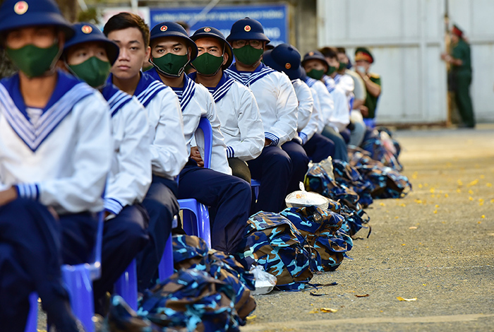 Các công dân tại điểm giao quân này sẽ vào các đơn vị Vùng 4 Hải quân, Trường quân sự Quân khu 7, công an thành phố...