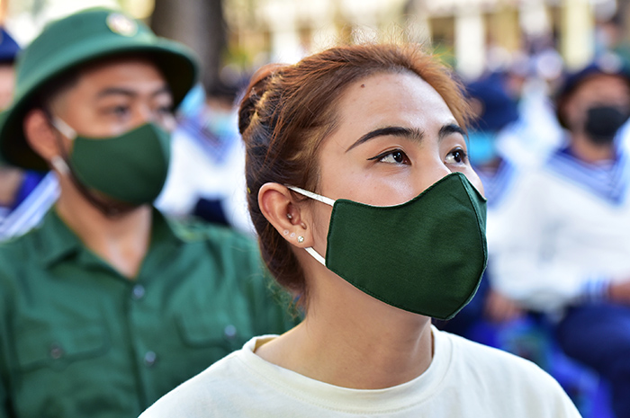 Tân binh Nguyễn Đào Thuý Vy (24 tuổi, ngụ quận 6) là một trong hai nữ công dân lên đường nhập ngũ năm nay tại điểm giao quân này.