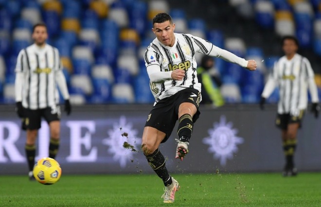 Ronaldo chỉ ghi 1 bàn trong 66 lần bước lên chấm đá phạt khi khoác áo Juventus