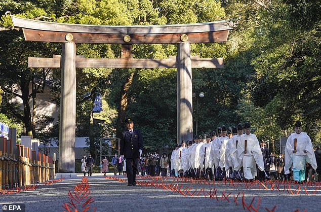 Đền Meiji ở Tokyo hạn chế đón khách vì dịch Covid-19.