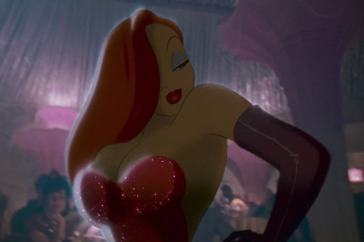 Jessica Rabbit:Mặc dù Jessica Rabbit là một nhân vật hư cấu, cô ấy trông vẫn tuyệt vời với đôi môi đỏ mọng và trang phục hở hang.&nbsp;Mọi người còn nhớ cảnh trong Who Framed Roger Rabbit, nơi cô ấy thoa son môi đỏ đặc trưng của mình khi nói chuyện với Eddie Valiant.