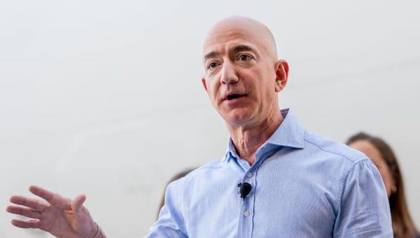 Theo đề xuất thuế mới của các nghị sĩ đảng Dân chủ, ông Jeff Bezos sẽ phải đóng 5,7 tỷ USD tiền thuế năm 2020. Ảnh: Getty