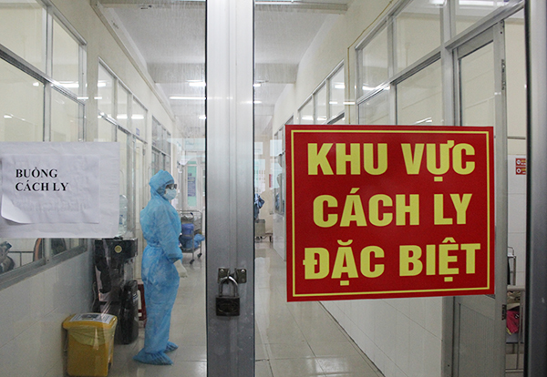 3 bệnh nhân COVID-19 nặng, trong đó 1 ca ở Hà Nội bị tổn thương gần hết phổi, nguy kịch - 1
