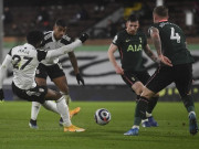 Bóng đá - Bi hài Ngoại hạng Anh: Tottenham thoát bàn thua nhờ VAR, fan MU trút giận